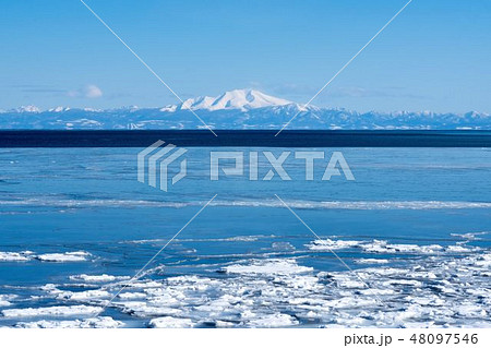 オホーツク海と海別岳 オホーツク海と海別岳 48097546