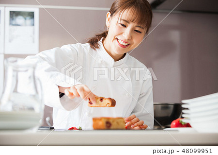 パティシエ スイーツ 女性 パティシエ スイーツ 女性 48099951