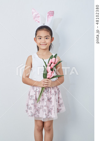 little girl holding bouquet tulip little girl holding bouquet tulip 48102380