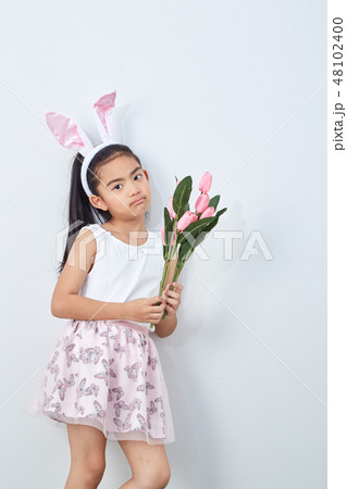 little girl holding bouquet tulip little girl holding bouquet tulip 48102400