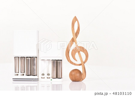 ト音記号と充電池と充電器 ト音記号と充電池と充電器 48103110