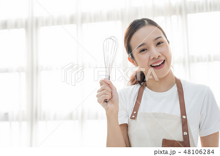女性　ライフスタイル　クッキング 48106284