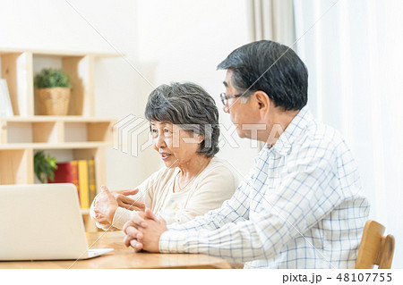 シニア夫婦 相談 保険 終活 リフォーム 48107755