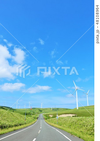北海道　宗谷丘陵の風力発電 48108964