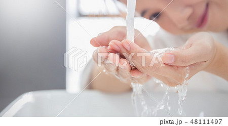 女性　ビューティー　 48111497