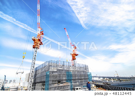 マンション・ビルの建設現場 48112445