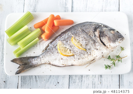 Baked dorada with fresh vegetables 48114375