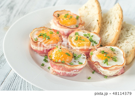 Bacon and egg cups 48114379