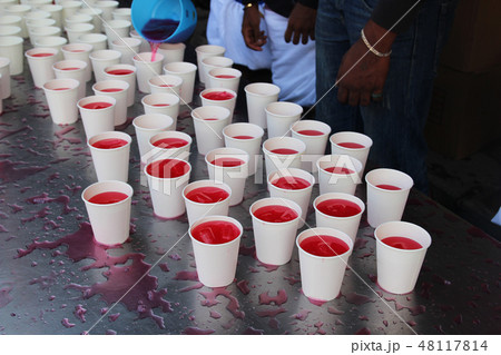 タイプーサム Thaipusam 前日ココナッツ割で振舞われる飲み物 48117814