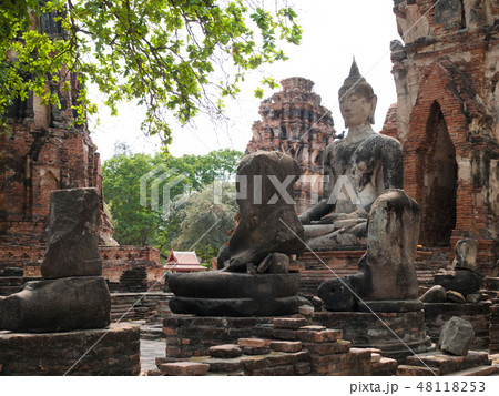 Buddha statue in Wat Mahathat temple Buddha statue in Wat Mahathat temple 48118253