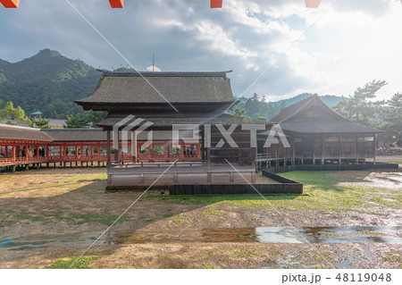 厳島神社 西回廊と能舞台 48119048