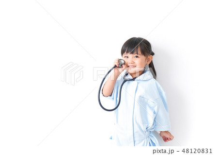 若い看護師 48120831