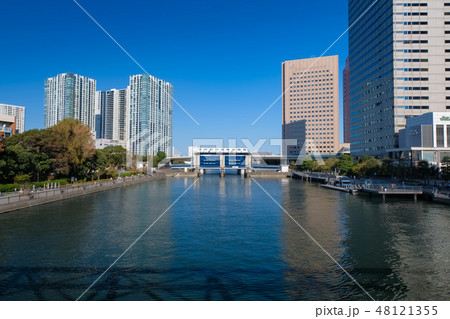 天王洲運河と天王洲水門 48121355