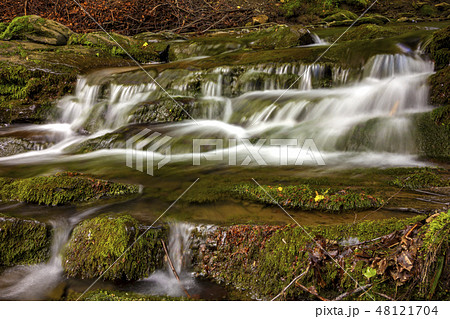 cascade waterfall 48121704