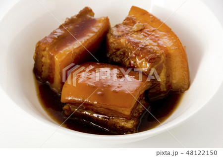 沖縄の郷土料理　ラフテー（豚肉の角煮） 48122150