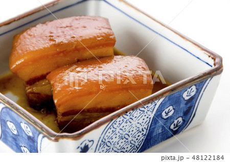 沖縄の郷土料理 ラフテー(豚肉の角煮) 沖縄の郷土料理 ラフテー(豚肉の角煮) 48122184