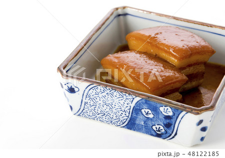 沖縄の郷土料理　ラフテー（豚肉の角煮） 48122185