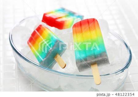 手作り虹色アイスキャンディーの写真素材