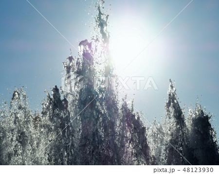 勢いのある噴水と太陽のある風景その2 勢いのある噴水と太陽のある風景その2 48123930