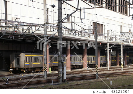 大宮総合車両センターにて検査を受ける209系電車 48125504