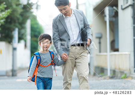 通勤　通園　親子　イクメン 48126283