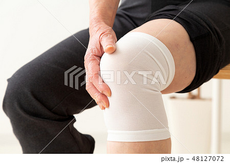 シニア　膝サポーター 48127072