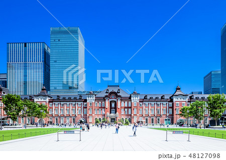 東京駅　丸の内口　駅前風景 48127098