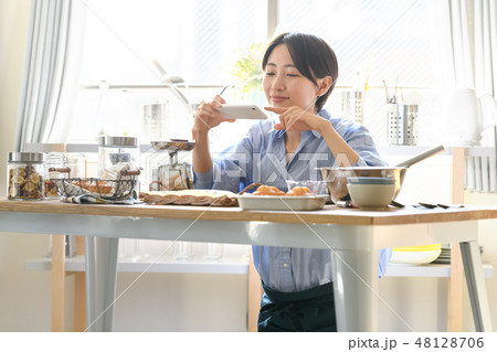 お菓子作り 48128706