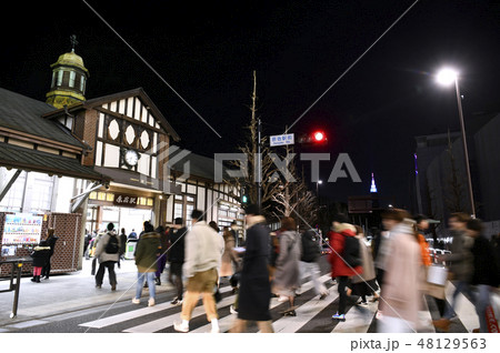 日本の東京都市景観 原宿駅などを望む（夜景） 48129563