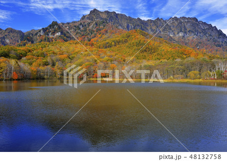 戸隠山と鏡池 48132758