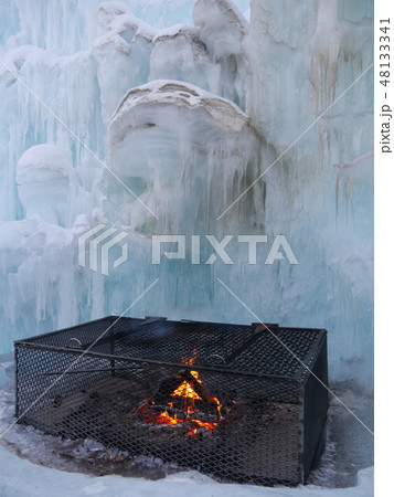 Ice Castle, Edmonton, Iceの中の焚き火 48133341