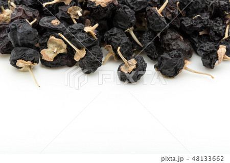 黒ゴジベリー 黒クコの実 黒枸杞 ブラック ゴジベリー ブラックウルフベリーの写真素材