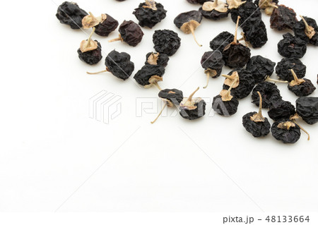 黒ゴジベリー 黒クコの実 黒枸杞 ブラック ゴジベリー ブラックウルフベリーの写真素材