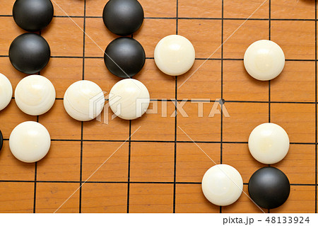 囲碁 碁盤と碁石の写真素材 [48133924] - PIXTA