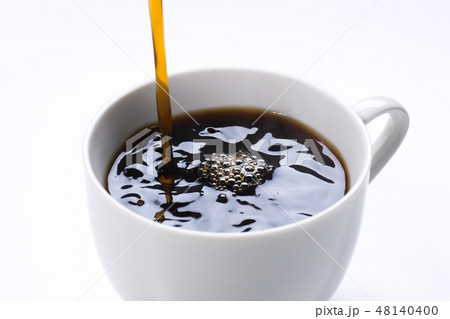 コーヒーを注ぐ 48140400