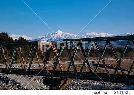 富山 富山市 常願寺川越しに望む立山連峰と鉄道橋　2019.02　b 48141689