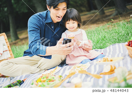 ピクニック　ファミリー 48144043