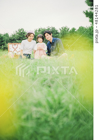 ピクニック　ファミリー 48144281