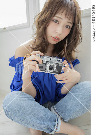 カメラ女子 ミディアムヘアー カメラ女子 ミディアムヘアー 48145498