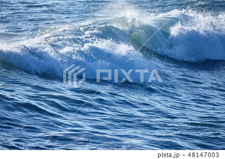 千畳敷から望む大きな波の写真素材