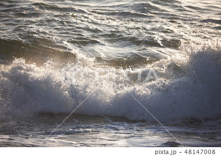 千畳敷から望む大きな波の写真素材