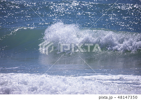 千畳敷から望む大きな波の写真素材