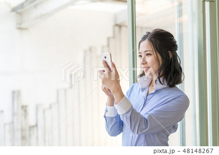 若い女性、ビジネスウーマン、オフィスカジュアル 48148267