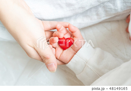 ハートを持つ親子 ハートを持つ親子 48149165