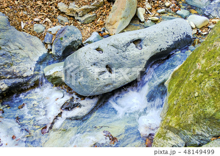 ムンクの岩２ 48149499