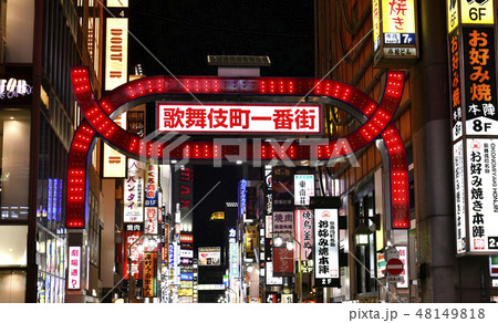 日本の東京都市景観　歌舞伎町を望む（夜景） 48149818