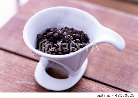 ハンドドリップコーヒーのイメージ　コーヒー豆 48150629