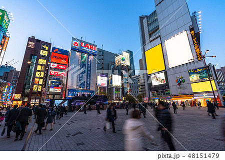《東京都》サラリーマンの街・新橋駅駅前SL広場 《東京都》サラリーマンの街・新橋駅駅前SL広場 48151479