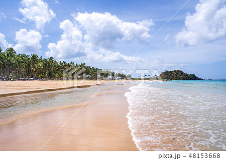 砂浜 ビーチ 空 48153668
