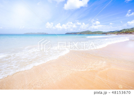 砂浜 ビーチ 空 48153670